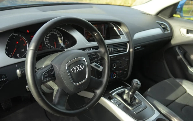 Audi A4 cena 44700 przebieg: 196478, rok produkcji 2011 z Nowogrodziec małe 631